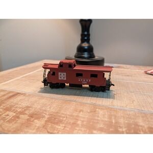 Santa Fe AT&SF 7240 Caboose HO Scale Train Car Tuscan Red Rail Car